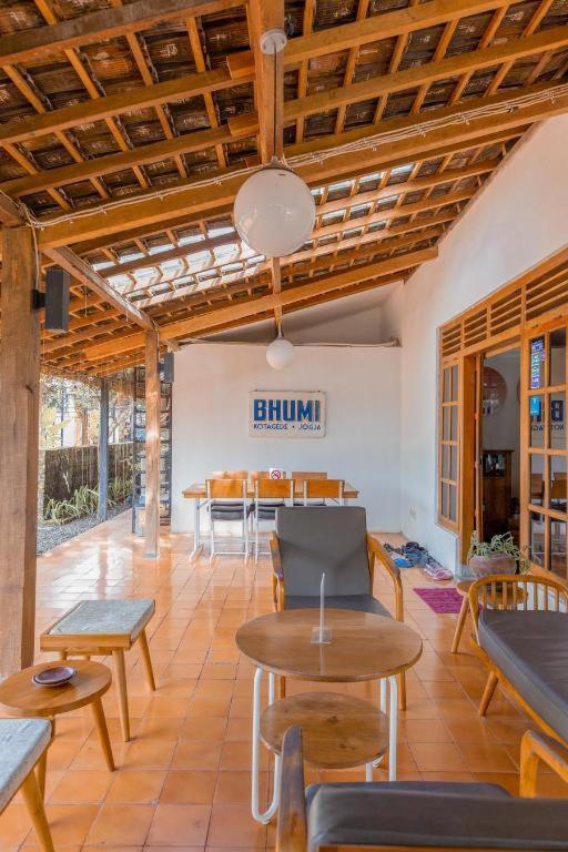 Bhumi Hostel Yogyakarta Exterior photo
