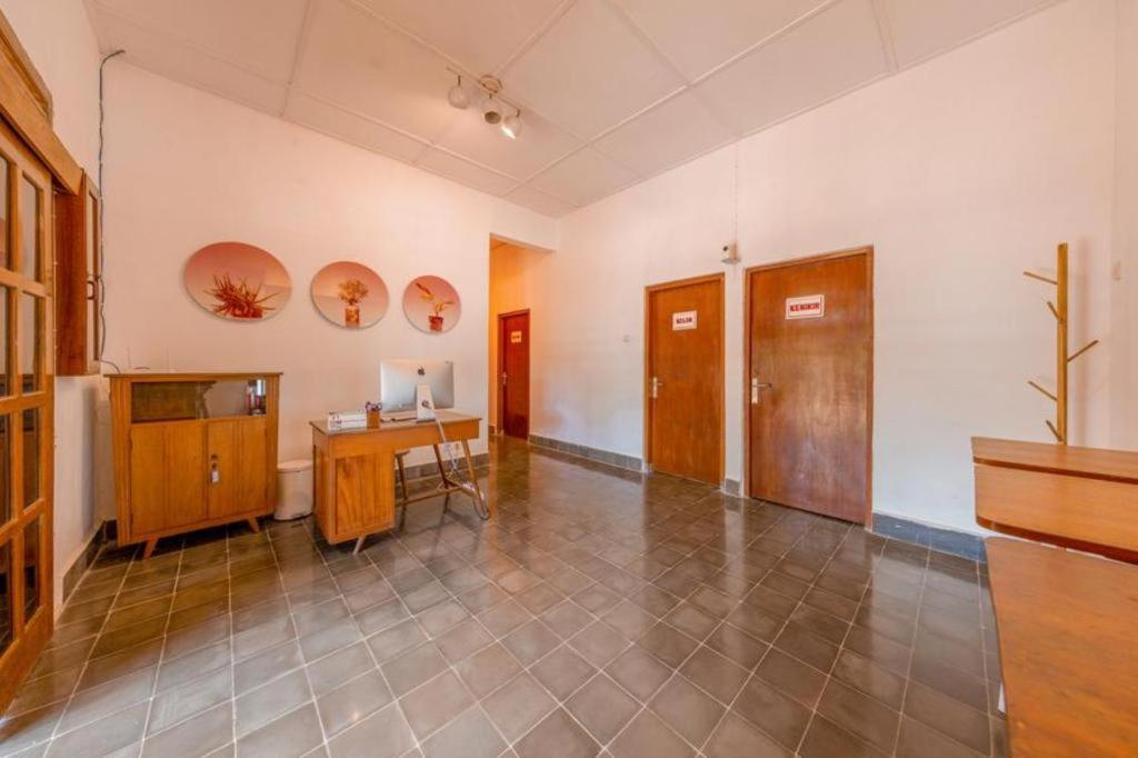 Bhumi Hostel Yogyakarta Exterior photo