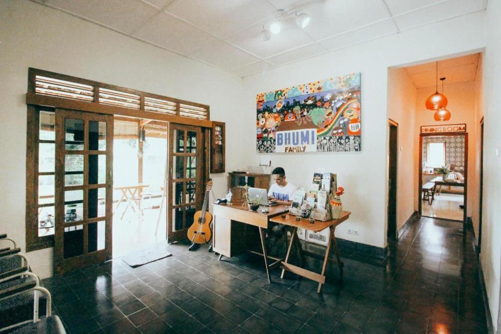 Bhumi Hostel Yogyakarta Exterior photo
